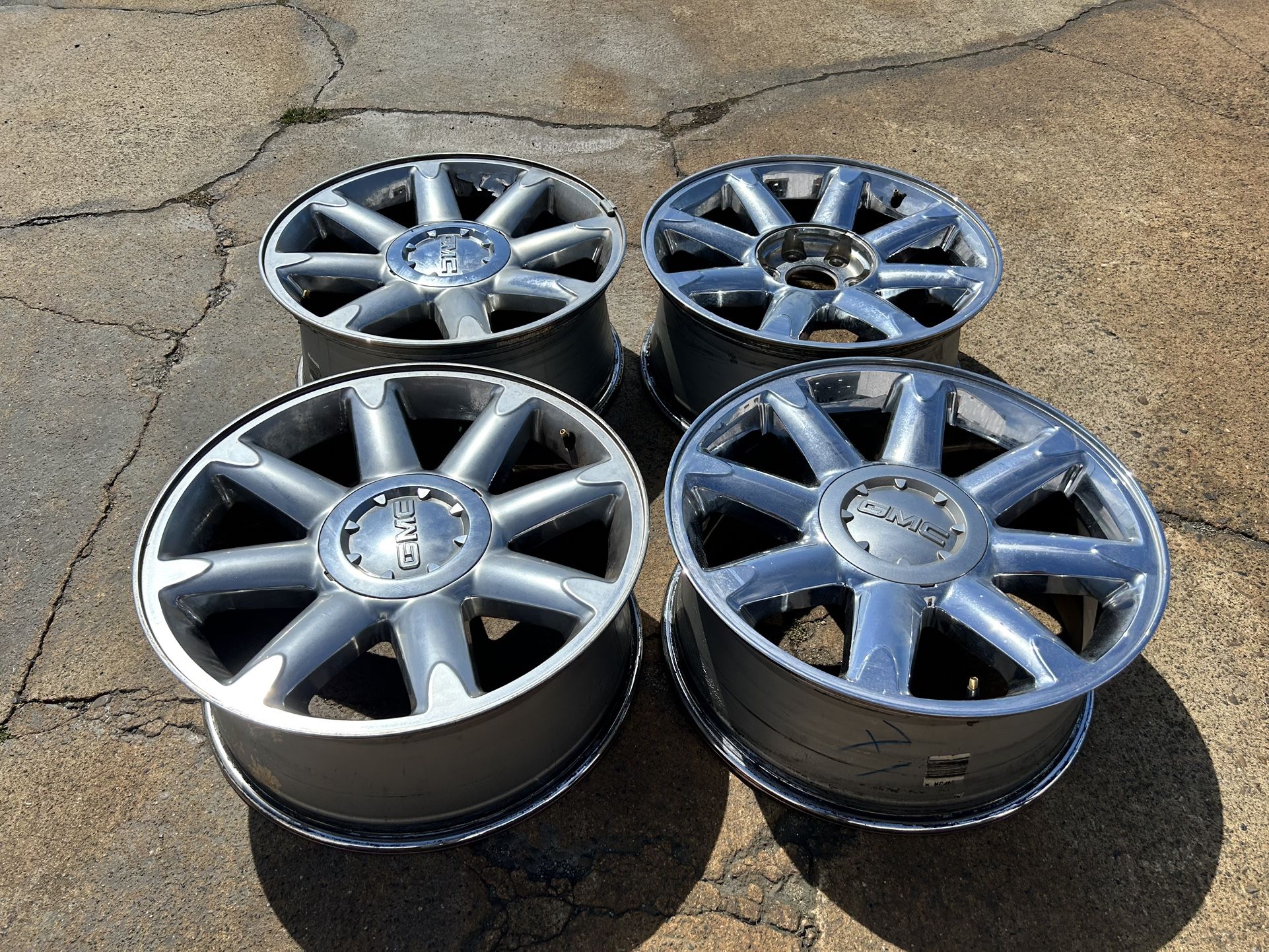 20” OEM GMC YUKON SIERRA WHEELS 6x5.5 MISSING 1 CAP