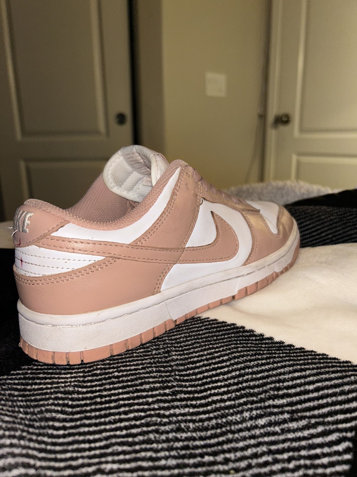 Nike Dunks Low (Rose Whisper)