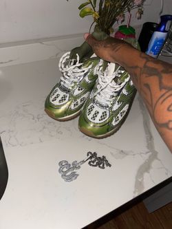 Sneakers & chain size 7 shoes together 900$
