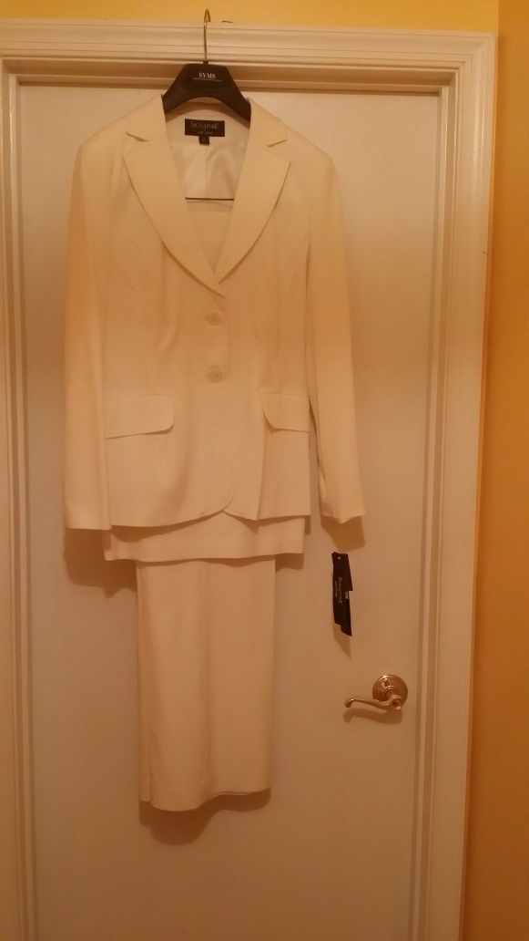 Off white three(3) piece suit