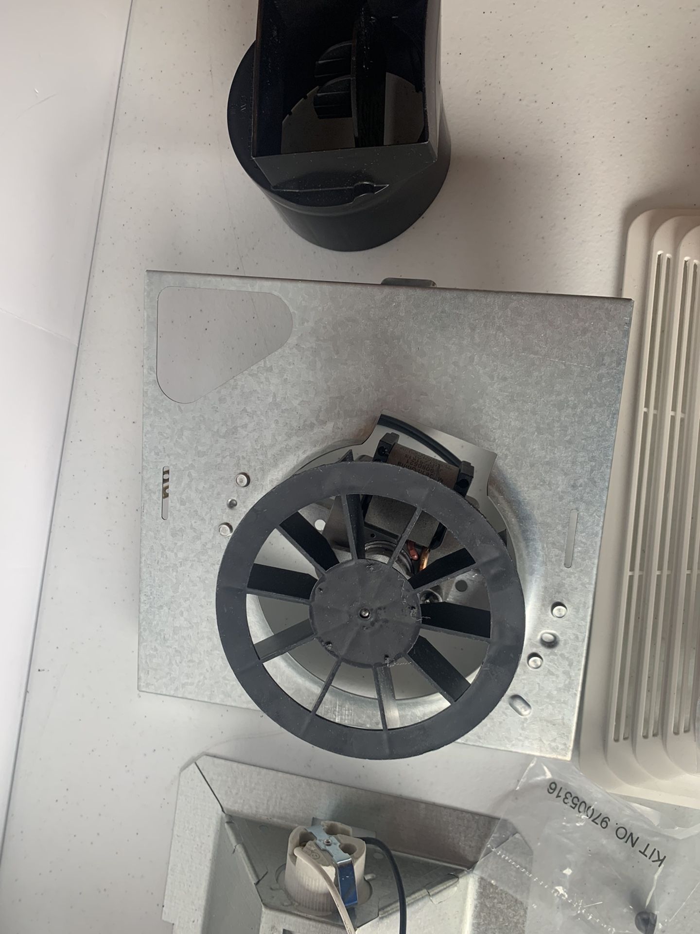 BROAN NuTone 678 Ventilation Fan and Light Combo for Bathroom and Home