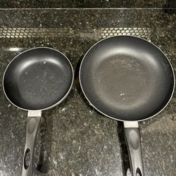 2 Cooking Pans 