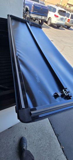 Tacoma bed cover 6ft