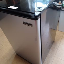 Magic Chef Mini-fridge 