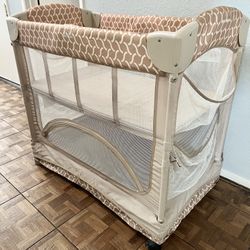 Arm's Reach Mini Co-Sleeper Bassinet for Sale in San Diego, CA