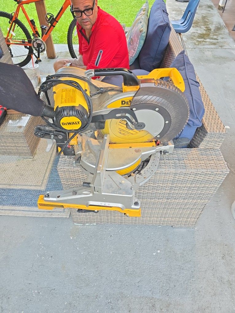 Dewalt Miter Saw 12" DWS716