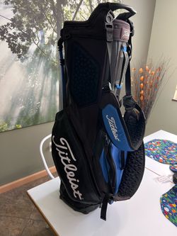 Titleist, two strap,carry / Stand Golf Bag, GR888 condition $129