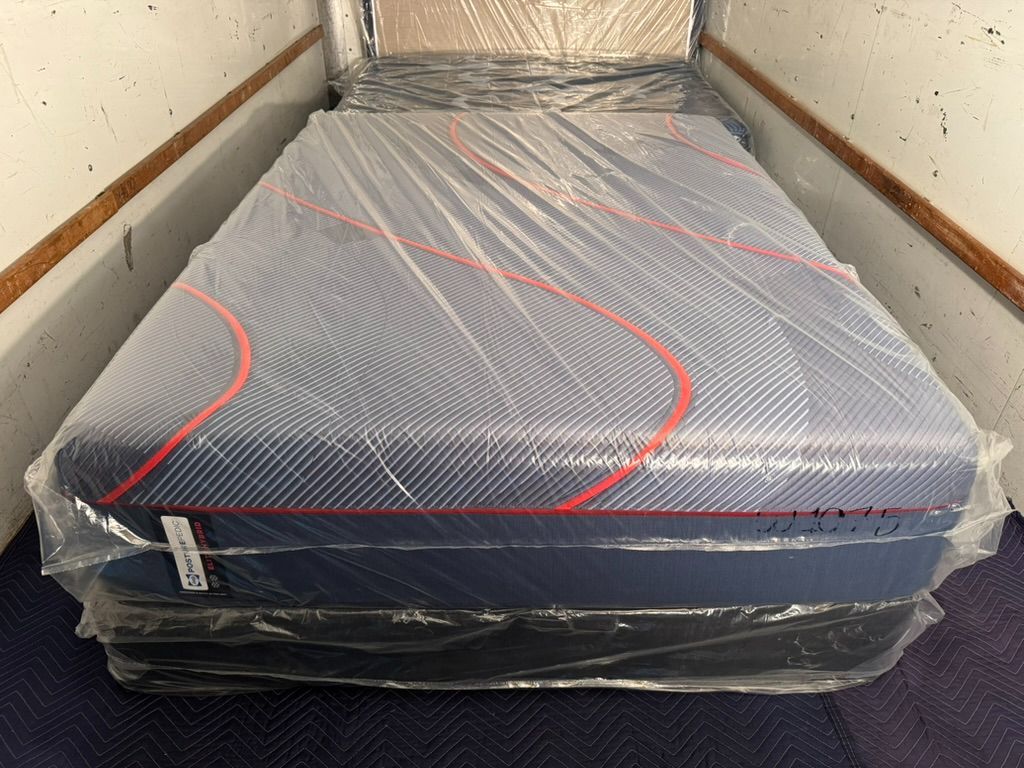 LIKE NEW - Sealy Posturepedic Elite Hybrid Mattress - Delivery Available