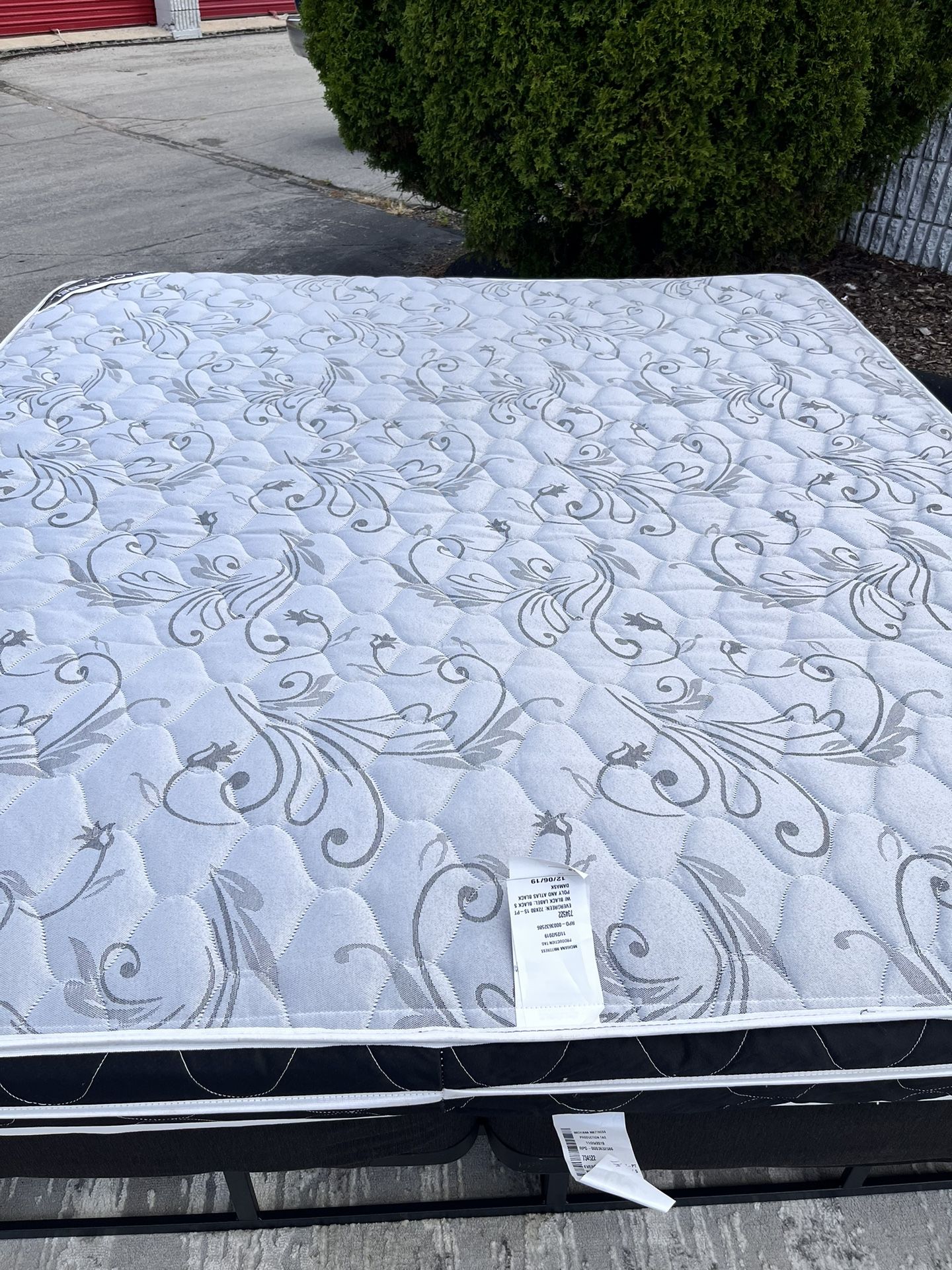 King Sized Black Label Luxury Comfort RV Mattress Box Spring only for Sale in Lake Angelus MI OfferUp