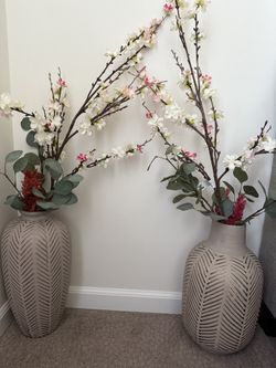2 Sets Of Vase With Flowers 