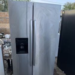 AMANA REFRIGERATOR 