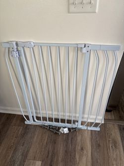 Baby / pet gate