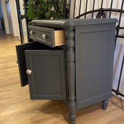 32” SIDE CABINET/NIGHTSTAND 