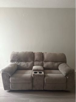 Reclining Loveseat with Center Console