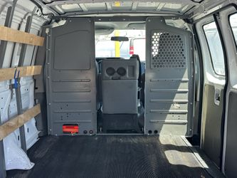 Nissan NV 1500, NV 2500, NV 3500 Single Middle Seat And Open Partition