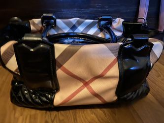 Burberry medium size handbag