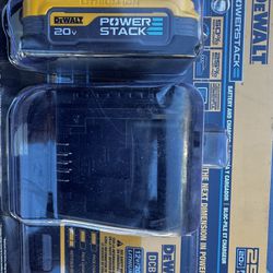 Dewalt 20 V Power stack Battery Kit