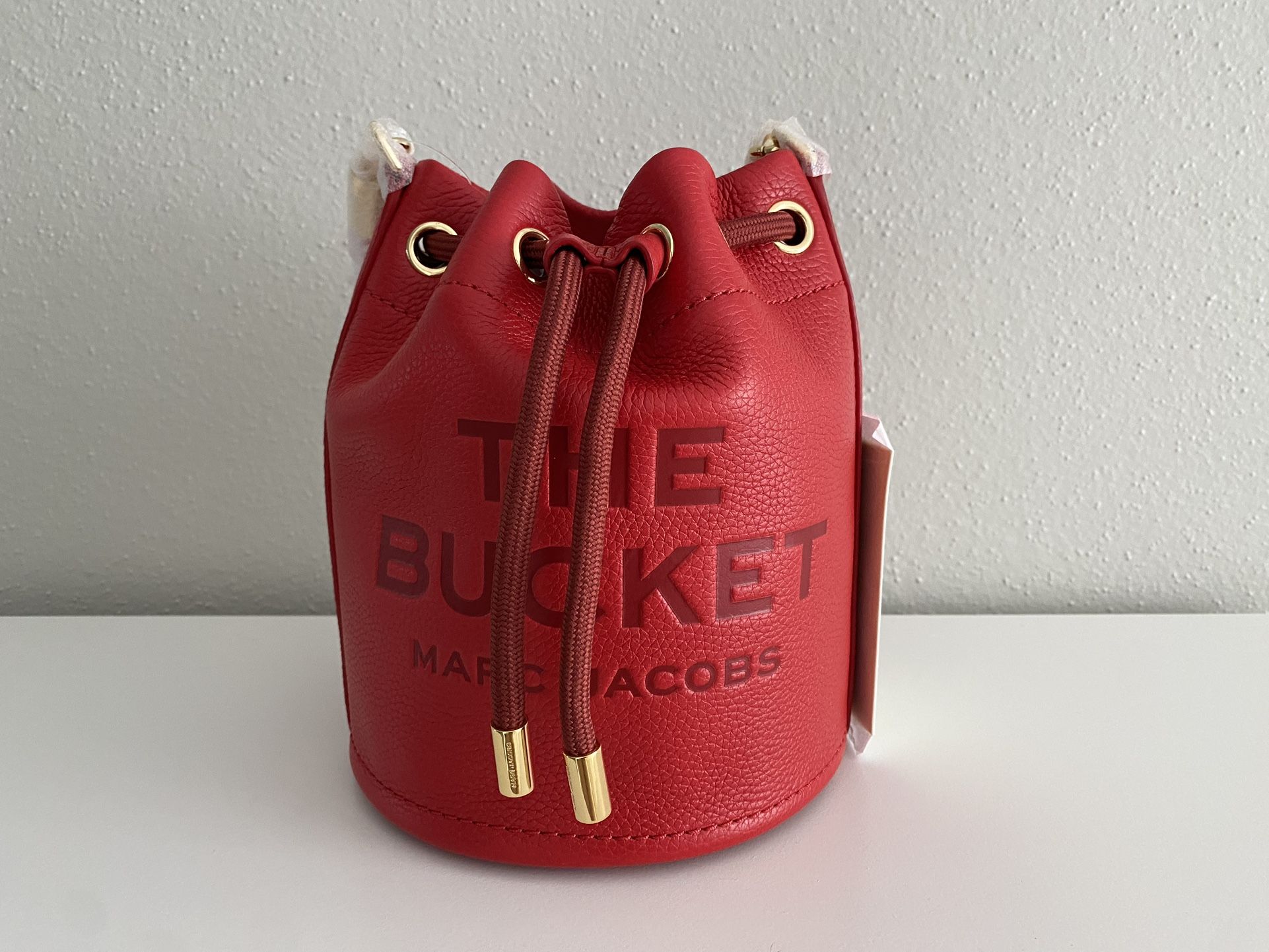 Marc Jacobs Women's The Leather Bucket Bag True Red