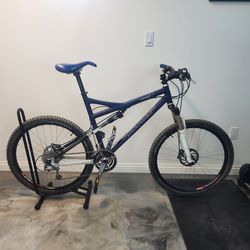 Full suspension mountain bike