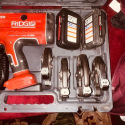 RIDGID RP 210 Compact Press Tool Kit