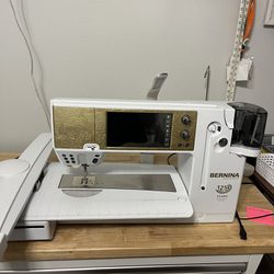 Bernina 880 Embroidery/sewing Machine 