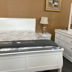 6-Piece Queen Sleigh Bedroom Set