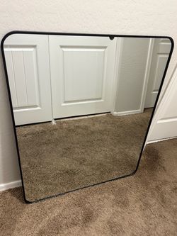 Round Bathroom Mirror (Black)
