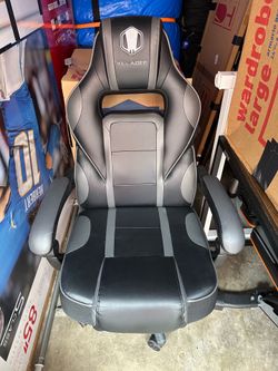 KILLABEE Gaming Chair with Footrest - Reclining - Excellent Condition