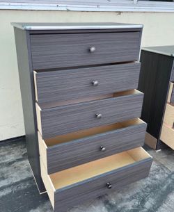 Five drawers dresser
