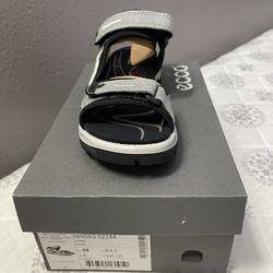 ecco Cozmo Flat Sandals Size 38 (7-7.5).
