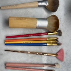 Variety Makeup brushes