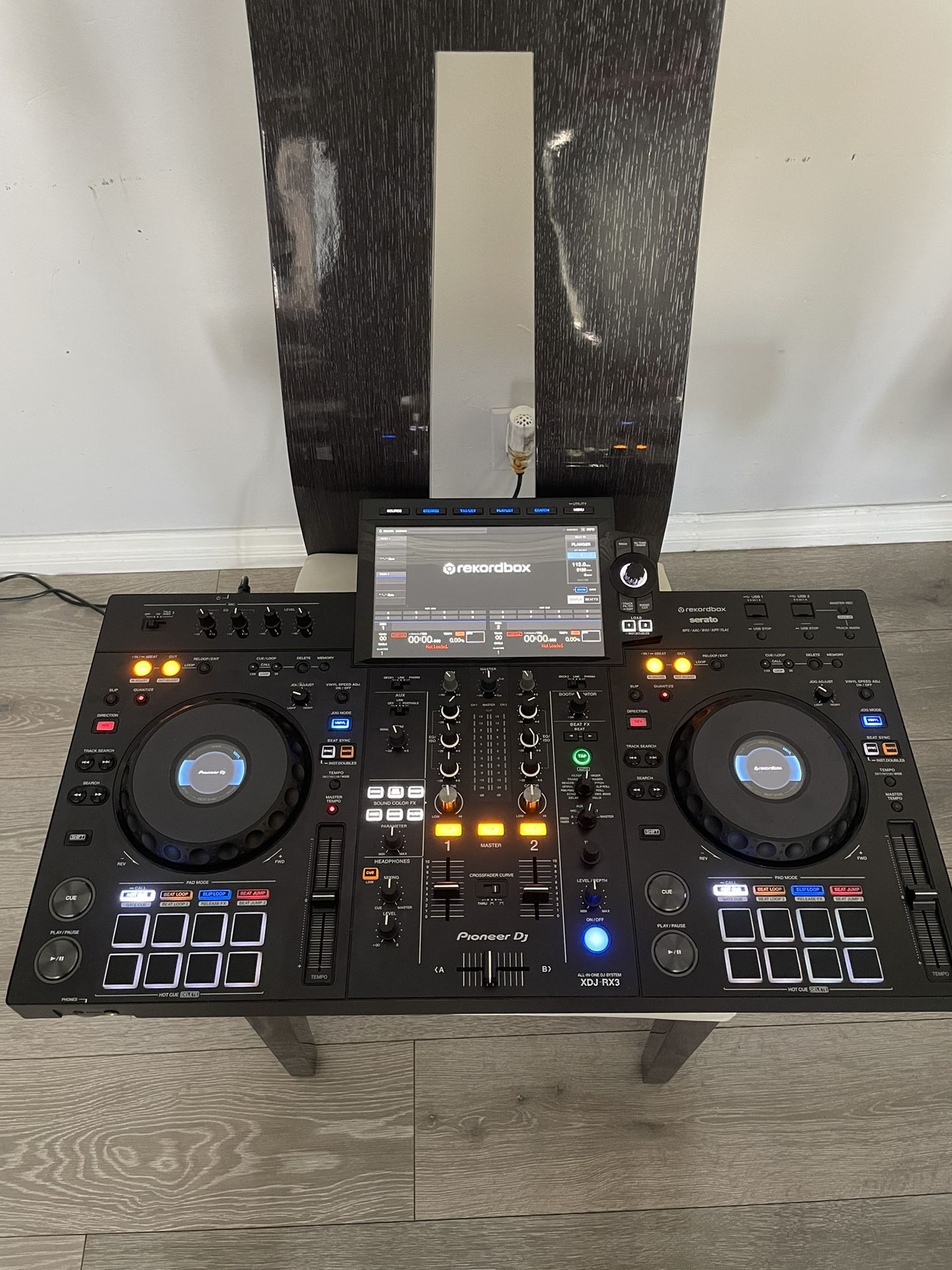 PIONEER XDJ-RX3 PROFESSIONAL DJ CONTROLLER LIKE NEW