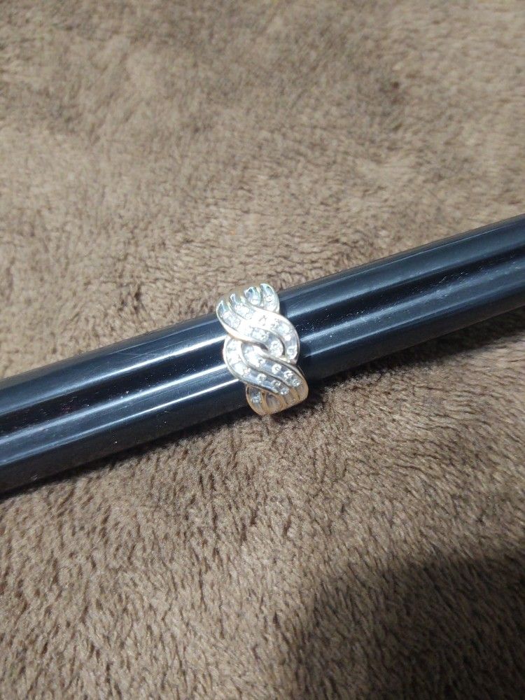 10k Yellow Gold Ring With 21 Little Tiny Diamonds