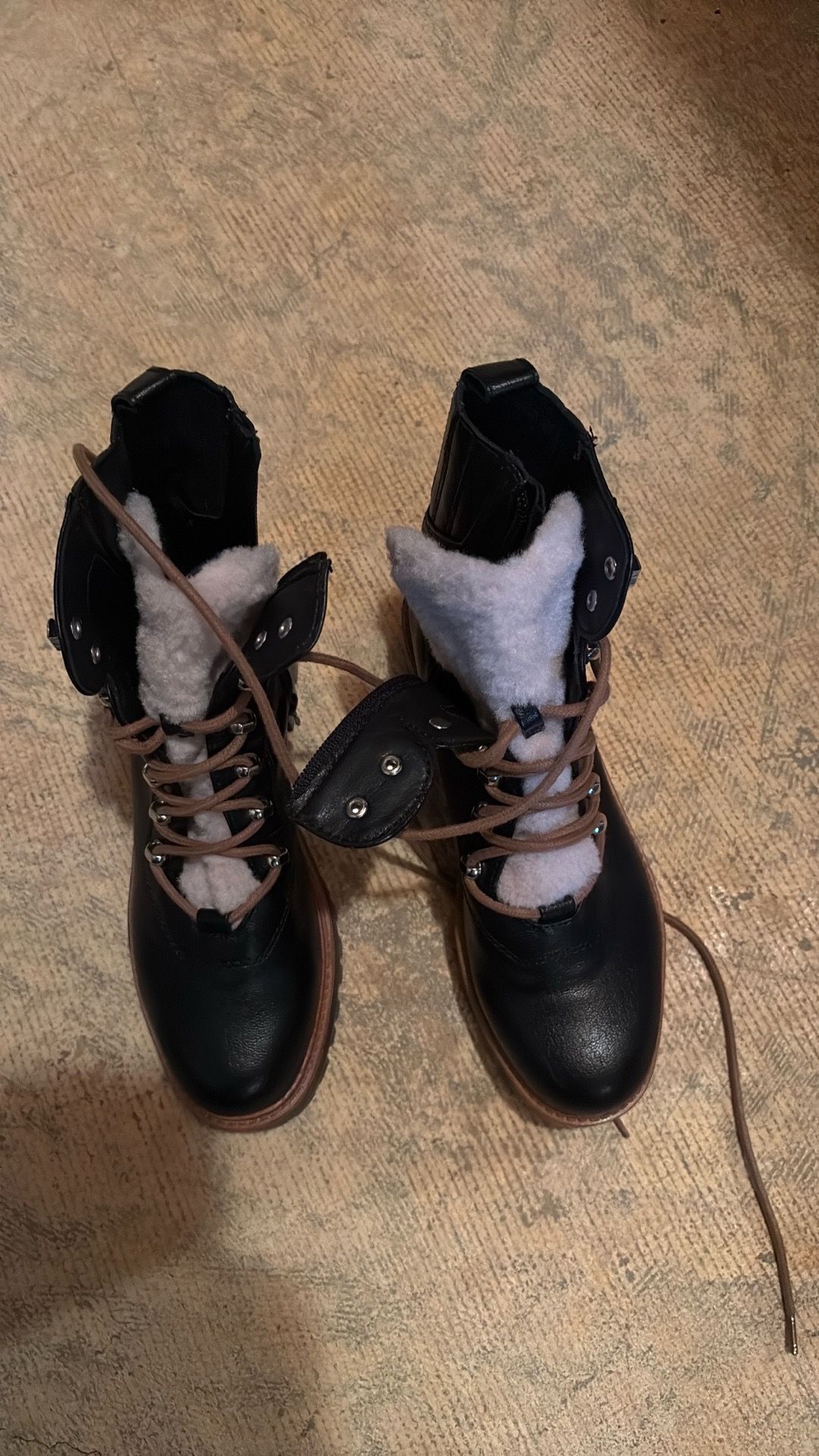 Like New size 7 Nine West zip up boot