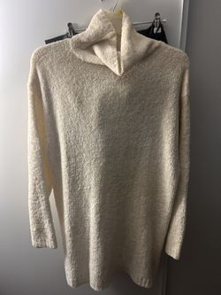 White - Vintage. Turtleneck. Long . Super Soft 