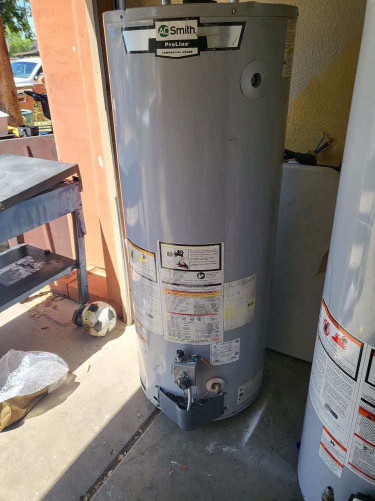 Gas Water Heater 50 Gal In Good Condition And Warranty Works Great 