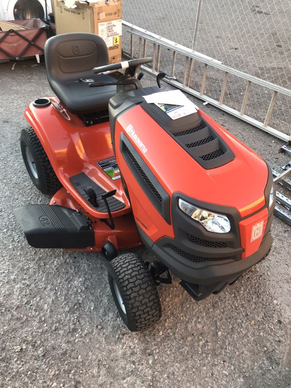 Husqvarna YTH18542 (42") 18.5HP Lawn Tractor for Sale in Las Vegas, NV