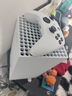 Xbox Series X 1TB Console with Controller