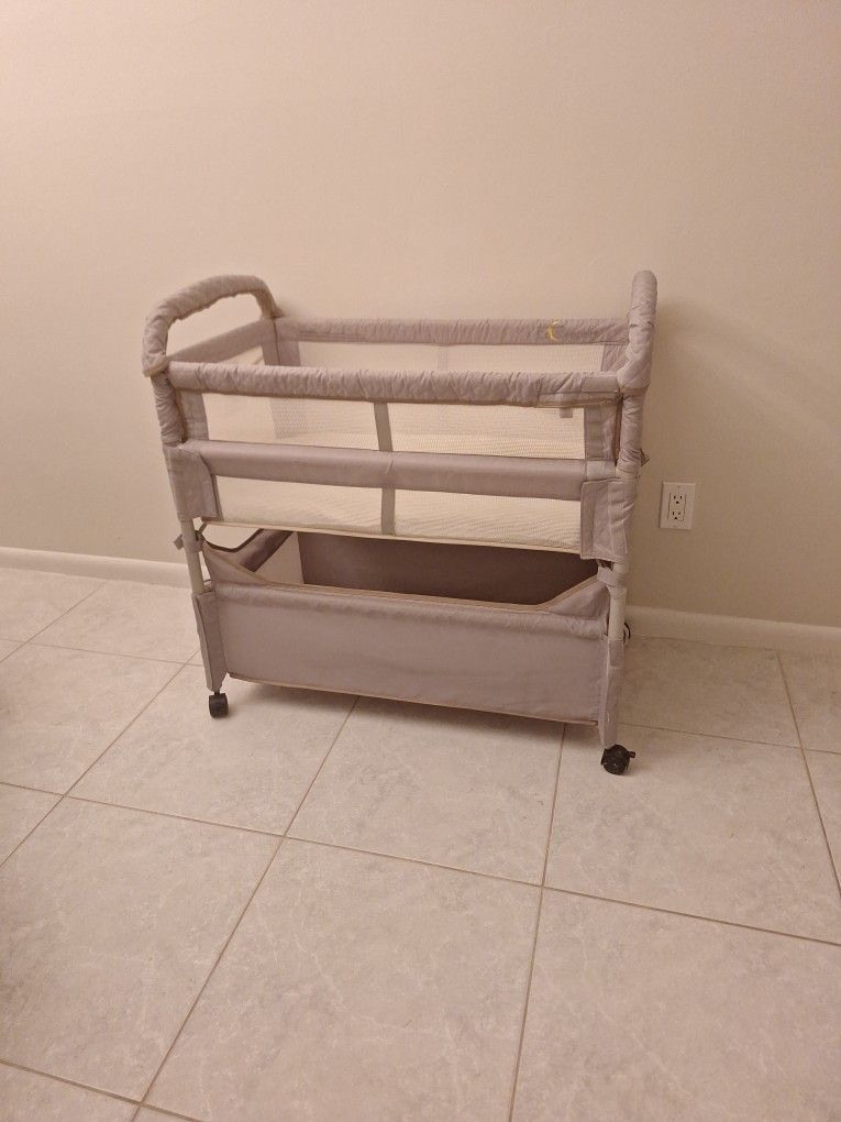 Arms Reach Co Sleeper Basinet Baby Crib