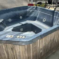 Free Working Jacuzzi