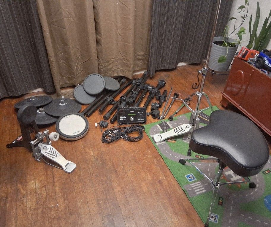 Yamaha DTX502 Electric Drumset