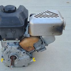 Briggs & Stratton 5 HP 4 Stroke Engine / Motor - Needs Work