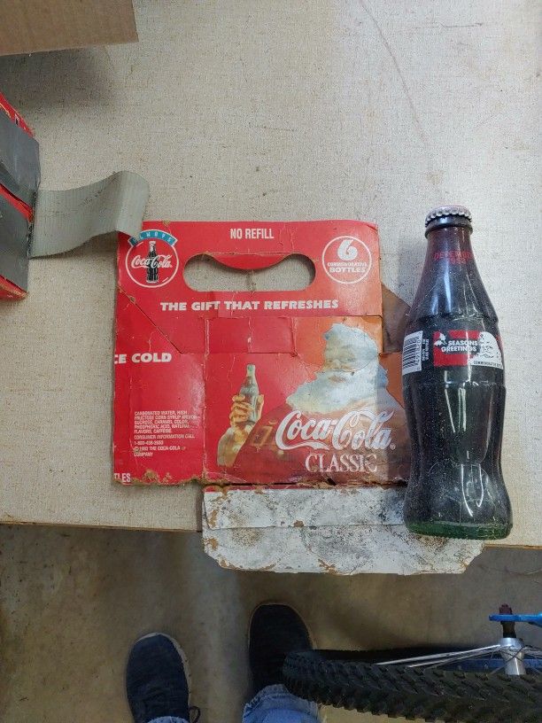 Vintage Six 1996 Coca Cola Classic Full Bottles & Carton Christmas