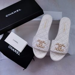 Chanel 2023 Ivory White Quilted Leather Gold CC Slide Flats Mules