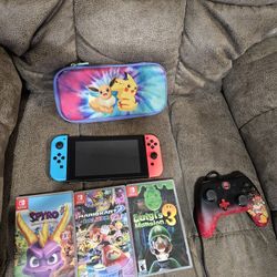 Nintendo Switch + 3 Games And Extra Controller