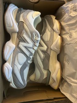 NEW BALANCE SNEAKERS