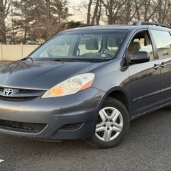 2010 Toyota Sienna 