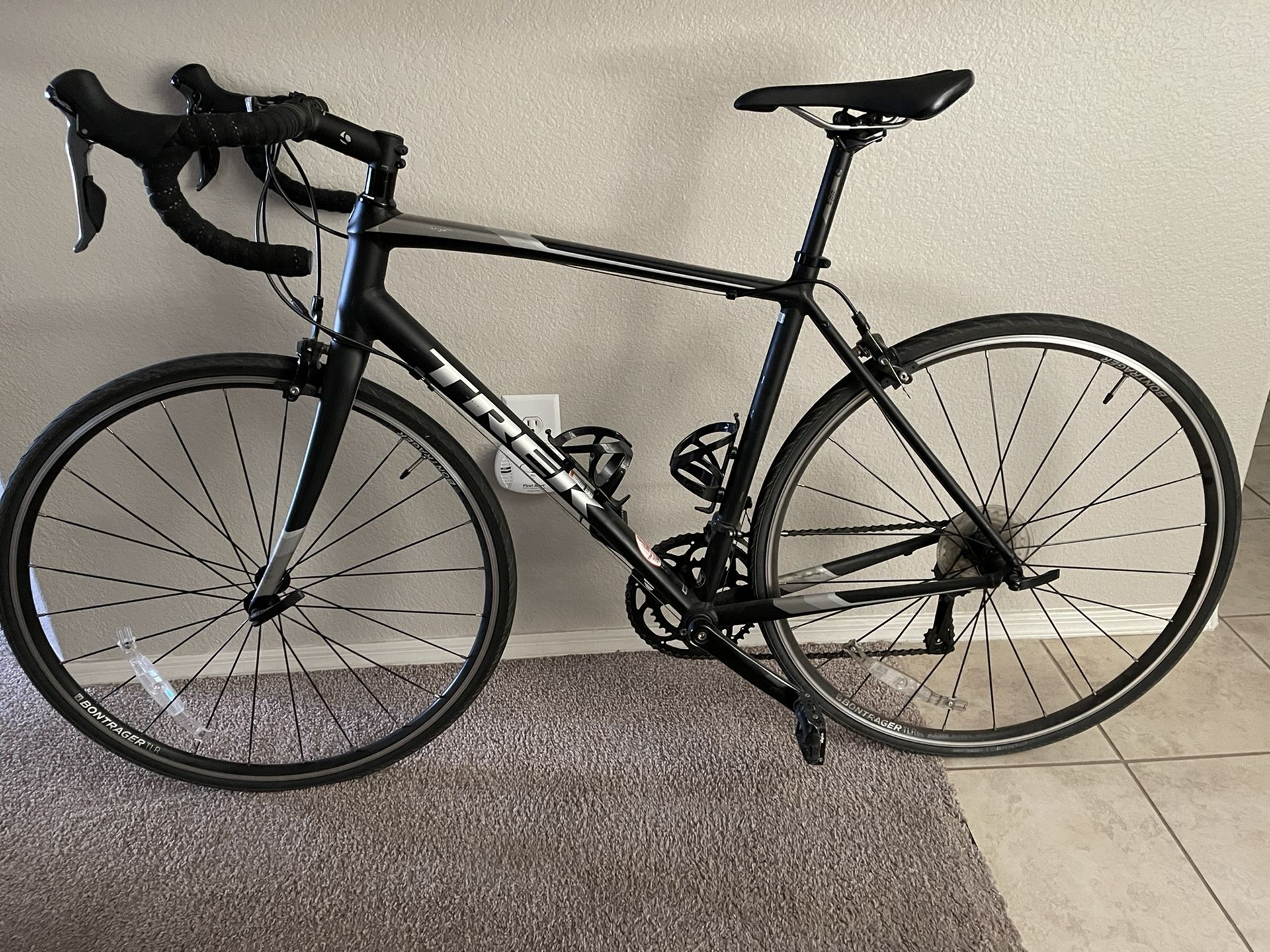 Trek Domane AL 2 Road Bike (2018) for Sale in Scottsdale, AZ - OfferUp