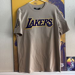 Lakers beige Tshirt size Medium
