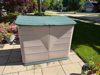 Rubbermaid outdoor storage unit